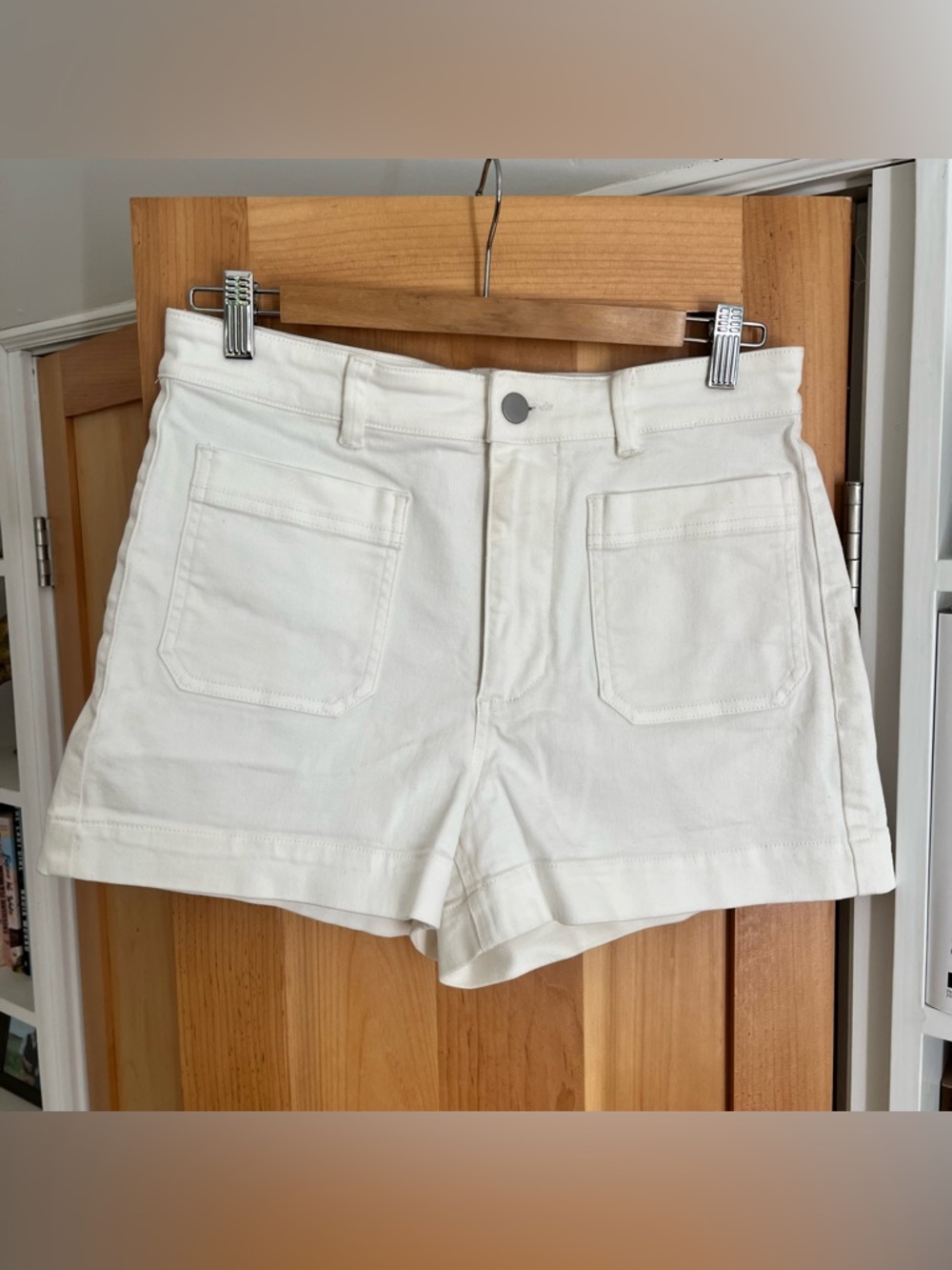 Everlane front pocket white denim shorts 8